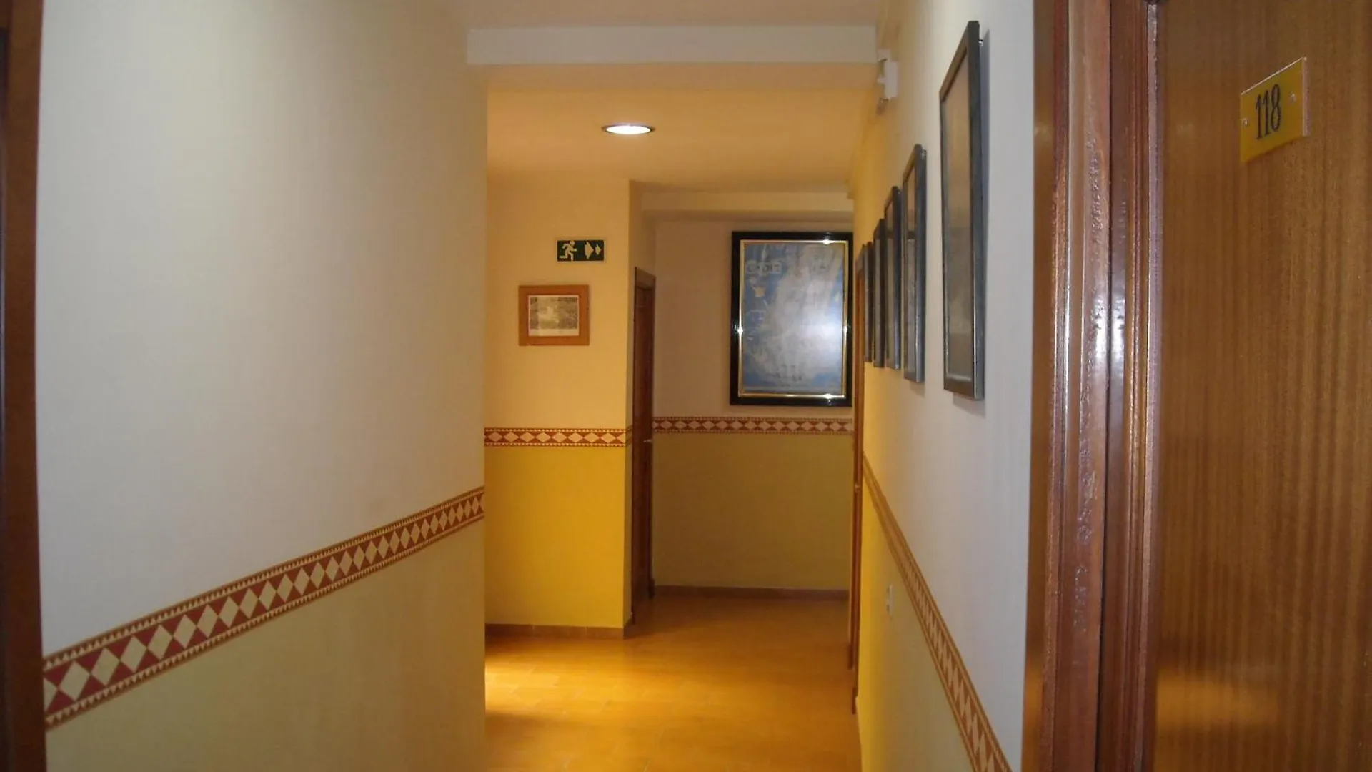 צ'יקלנה דה לה פרונטרה Hostal Villa 2*, צ'יקלנה דה לה פרונטרה ספרד