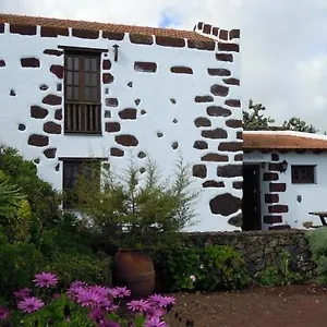 https://casa-rural-faustina.in-canary-islands.com